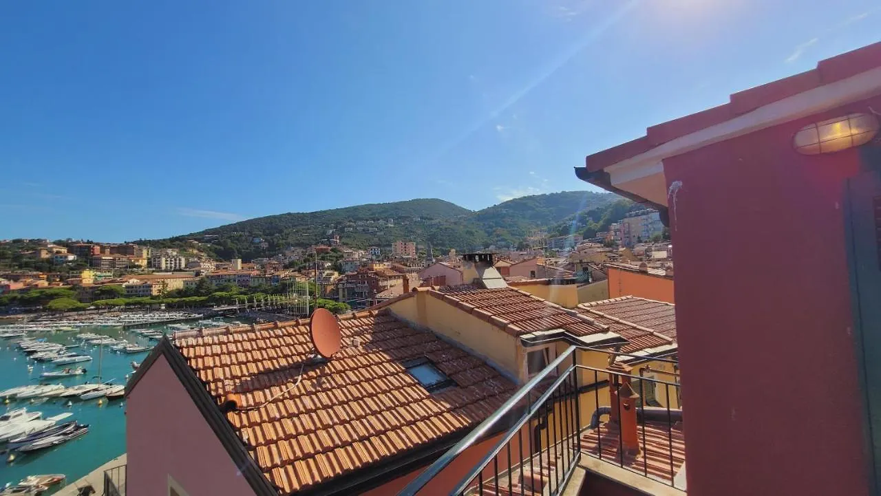 Apartment L'Arpara Casa Al Molo Dal Mare Al Castello Lerici Italy